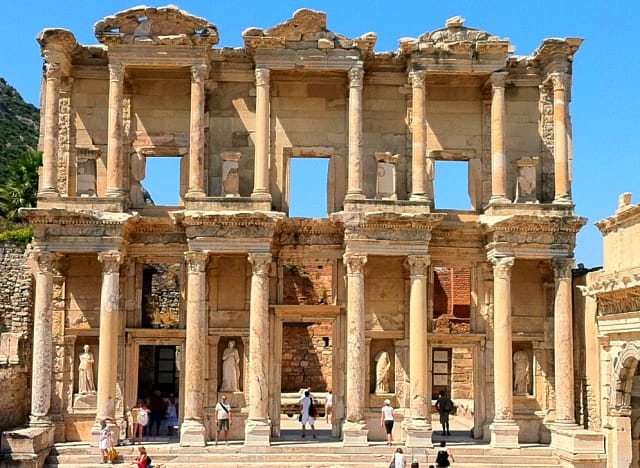 Efes Antik Kenti Nerede? Giriş Ücreti ve Nasıl Gidilir ?